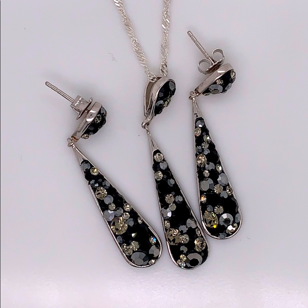 Jewelry - Picture 3 of 4